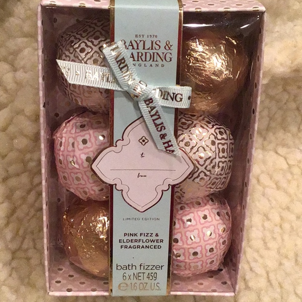 Baylis & Harding bath fizzer gift set